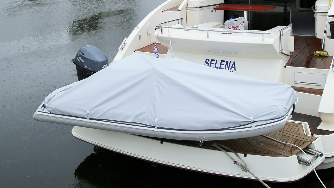 Защитный чехол на лодку с стеклопластиковыми законцовками баллонов